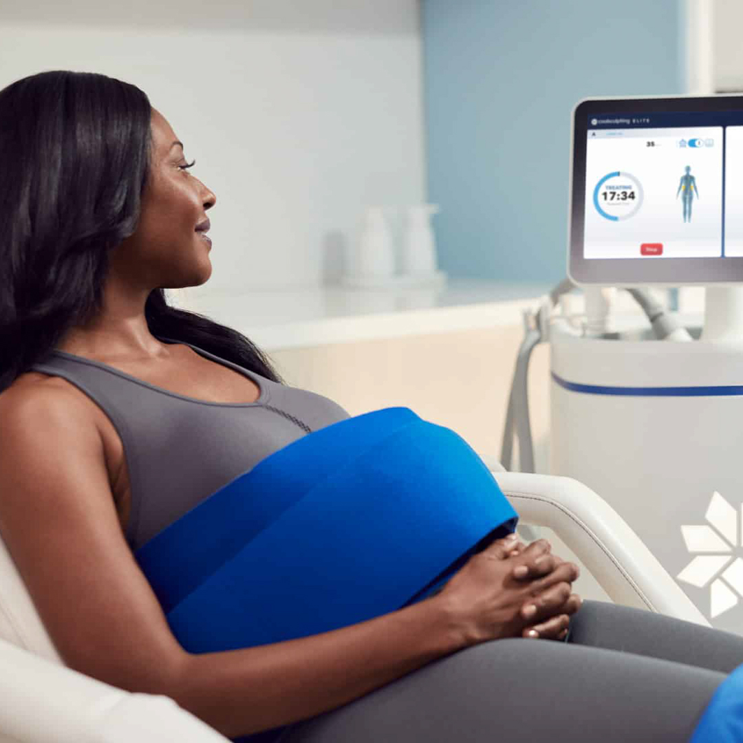 woman-receiving-coolsculpt-treatment